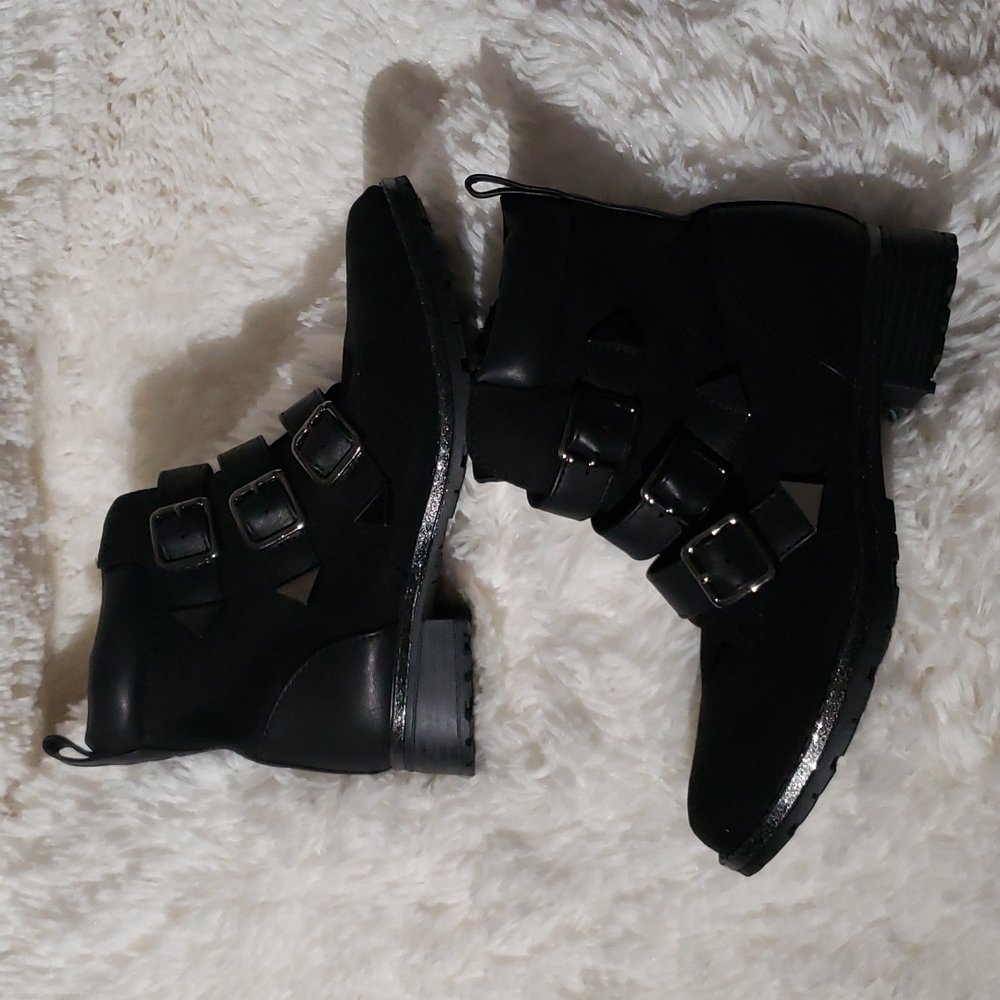Girls boots